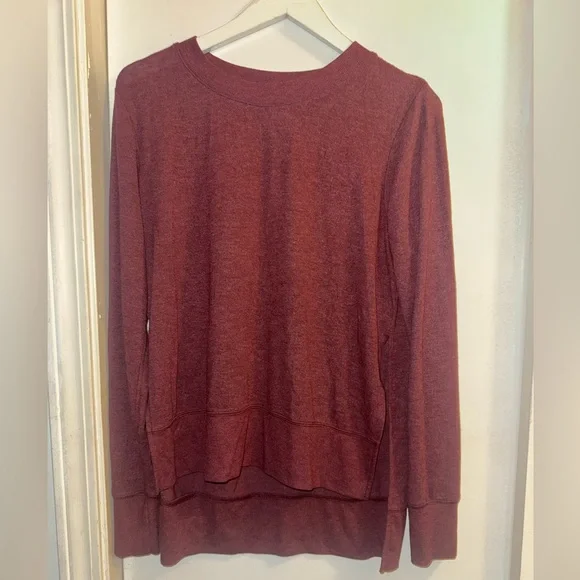 Preloved Alo burgundy long sleeve crewneck shirt with slits. Size medium. - Picture 2 of 4